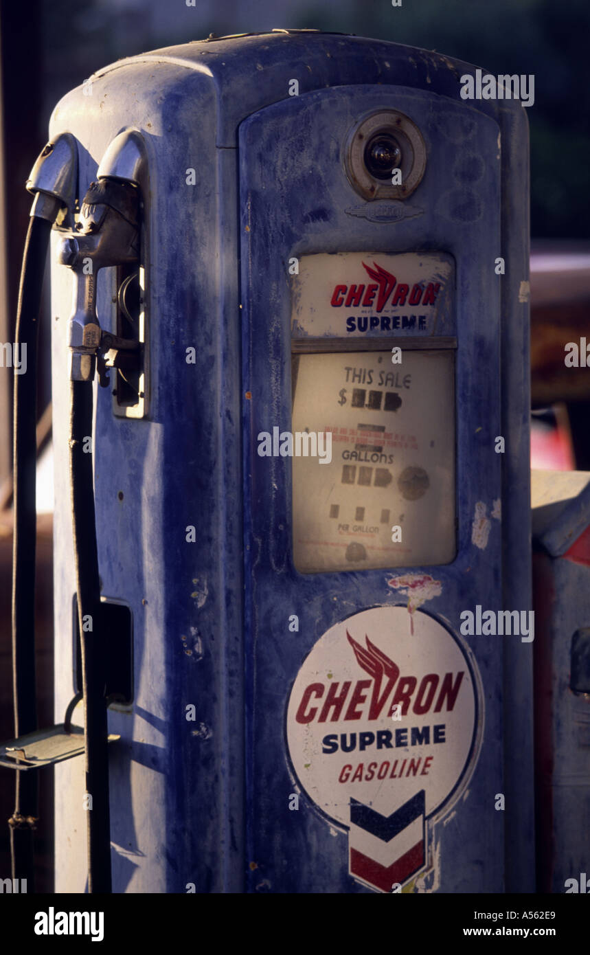 Closed down old antique gasoline pump in Gas station in Shoshone