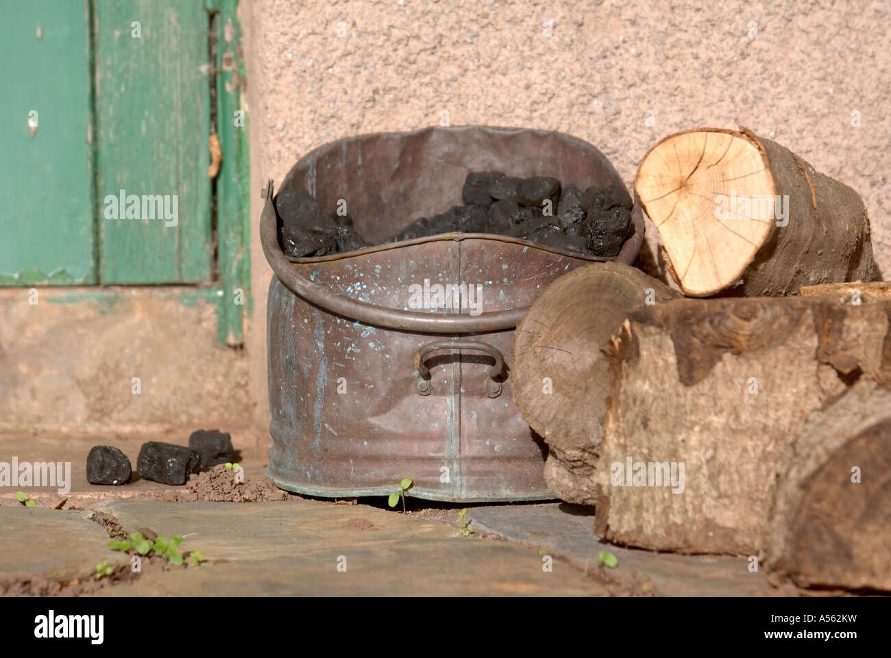 Coal scuttle hires stock photography and images Alamy