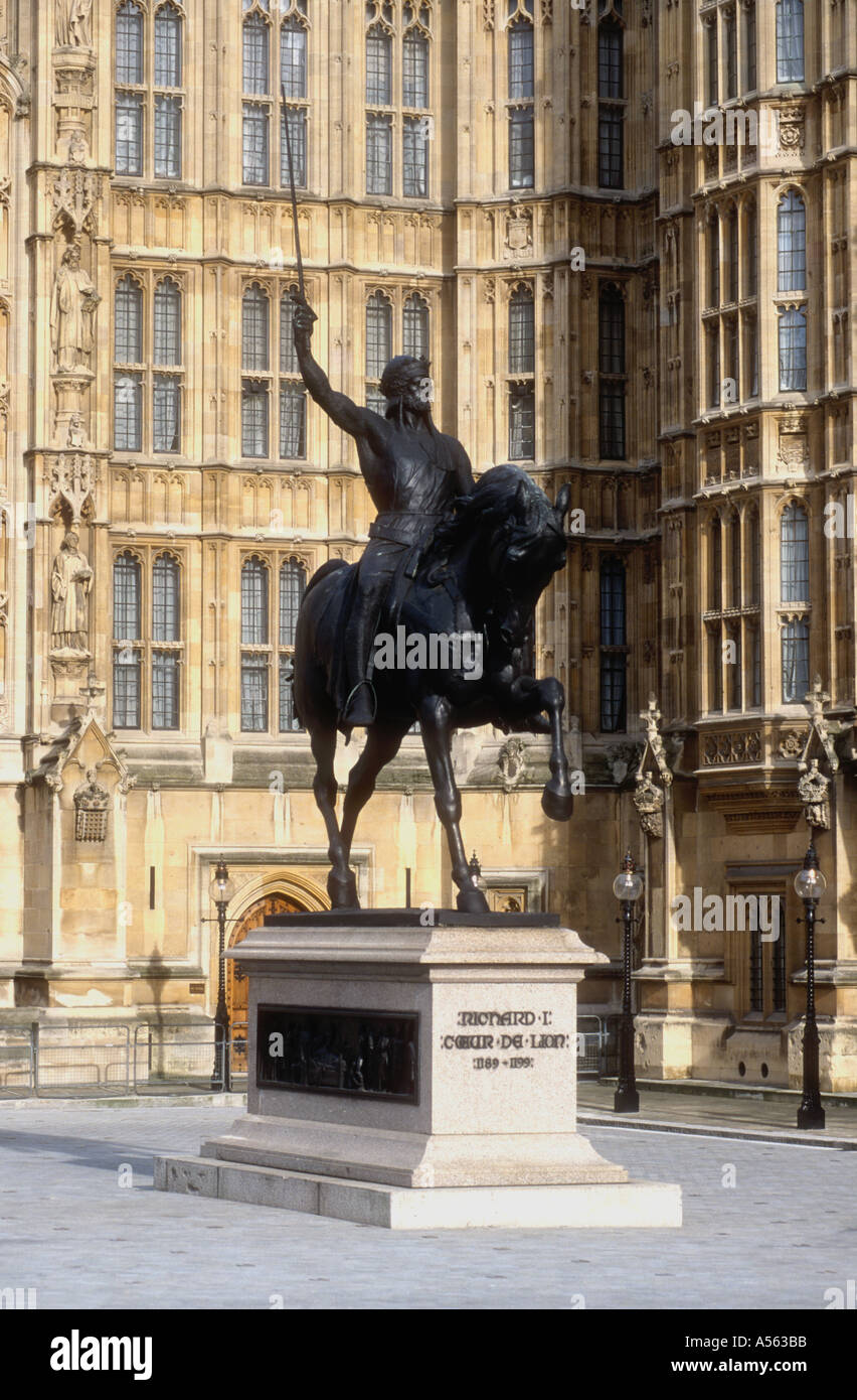 Bronze statue of King Richard 1 Richard Coeur de Lion 1189 to 1199 at the Houses of Parliament Westminster London Engalnd UK Stock Photo
