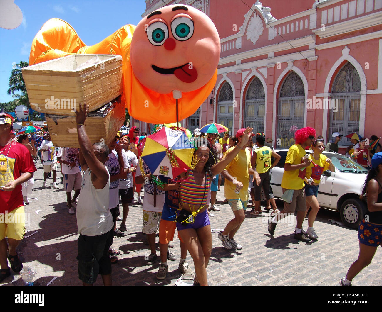 Painet iy7969 brazil carnival procession crowd revellers street ...