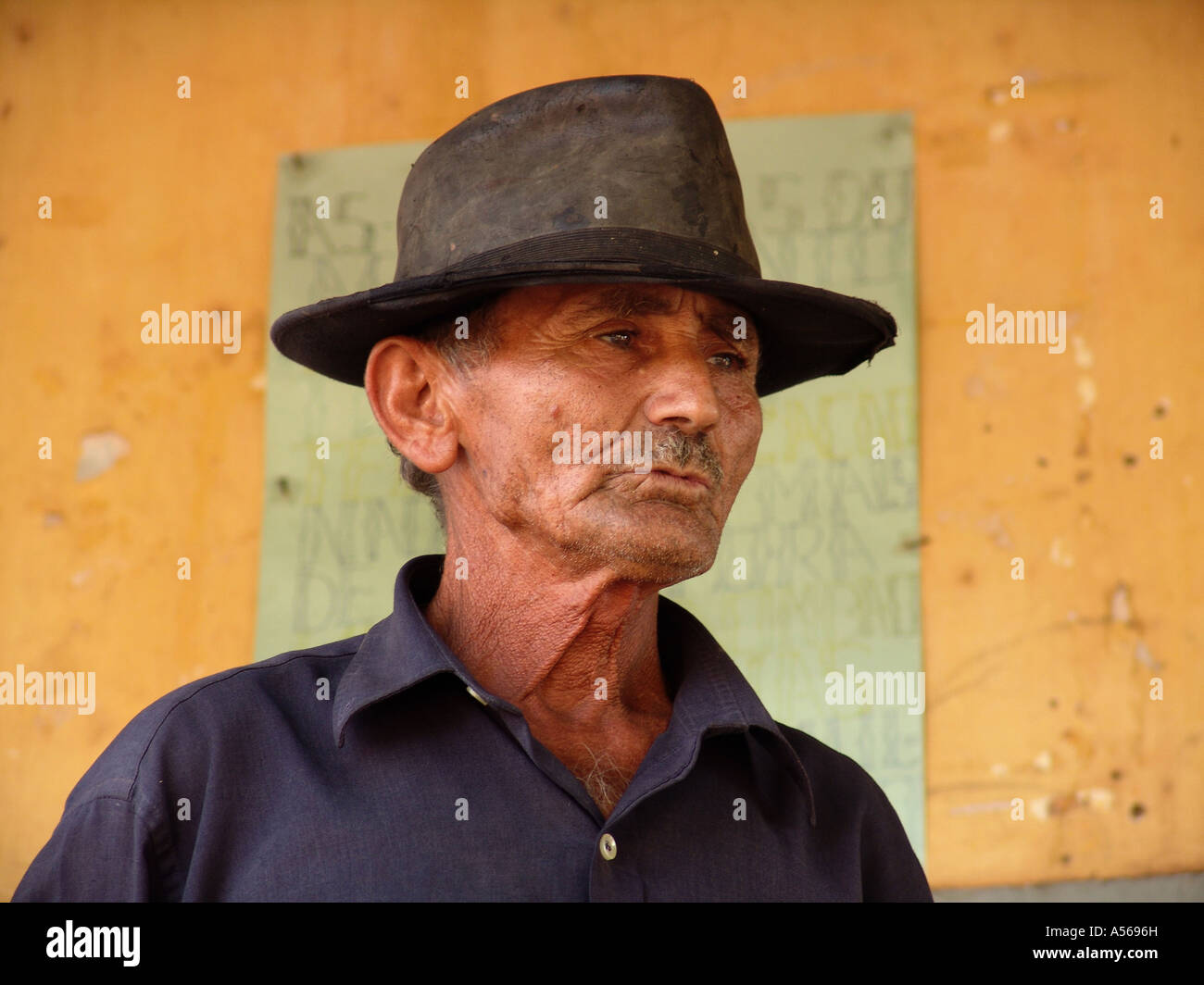 iy8030 brazil landless peasant man male meeting land occupations