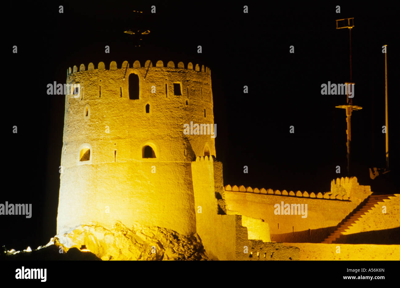 Beleuchtetes Fort vor dem Hafen von Muscat Oman Asien Stock Photo