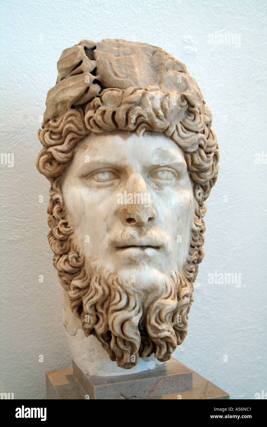 Statue of the Emperor Lucius Verus in the Bardo Museum, Tunis, Tunisia Stock Photo Alamy