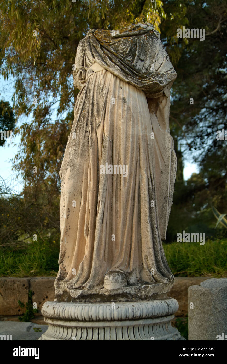 Female headless statue hires stock photography and images Alamy