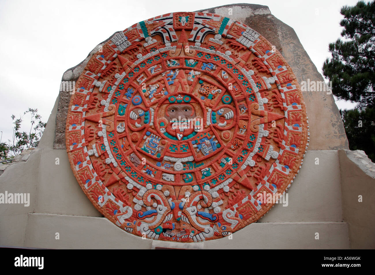 Painet ja0985 usa replica aztec sun wheel el cuidad juarez paso texas photo 2005 latin america borders 20031001 country Stock Photo