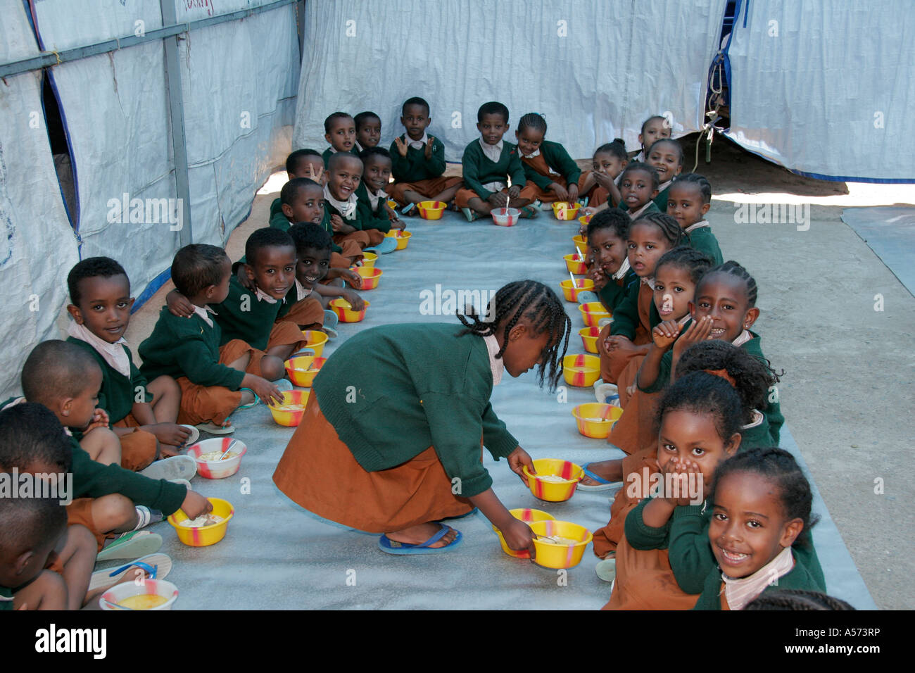 Painet jb1179 ethiopia children kids praying eating lunch bethlehem centre pre school day care addis ababa africa child kid Stock Photo