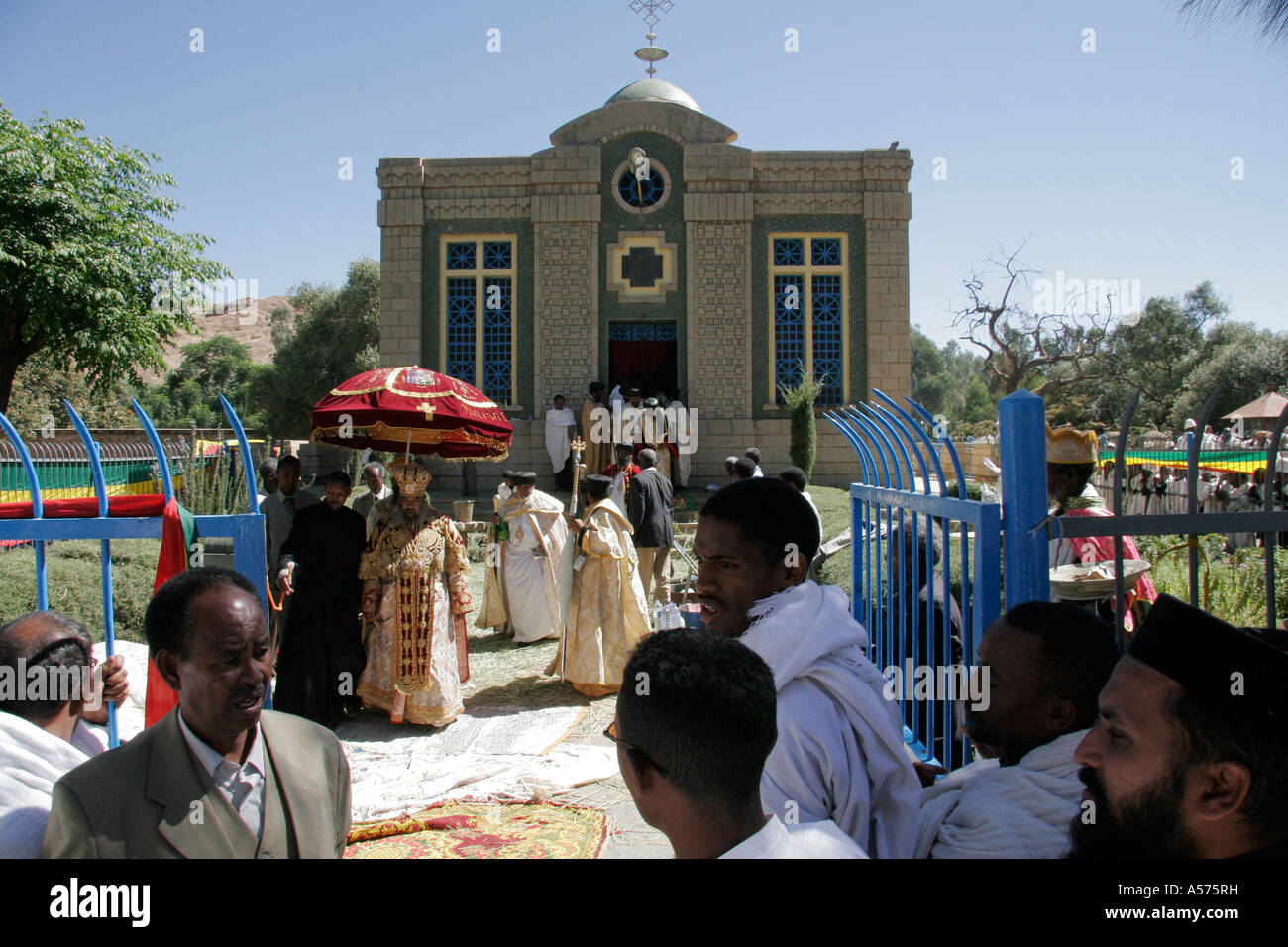 jb1282 ethiopia maryam feast mary axum patriarch abuna paulos leaving bethlehem chapel houses ark covenant africa religion Stock Photo