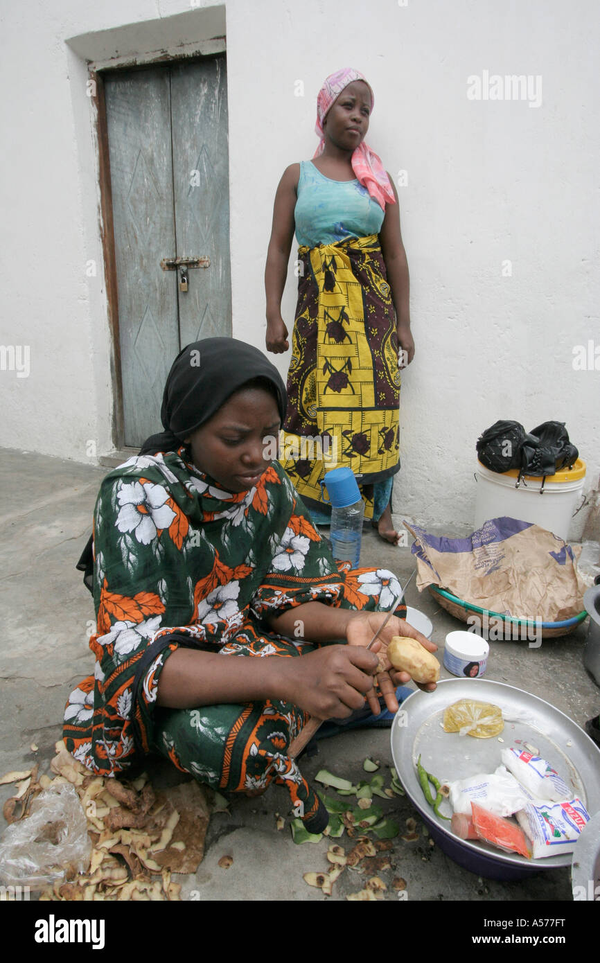 Painet jb1372 kenya preparing end ramadan feast mombasa africa woman female women females country developing nation less Stock Photo