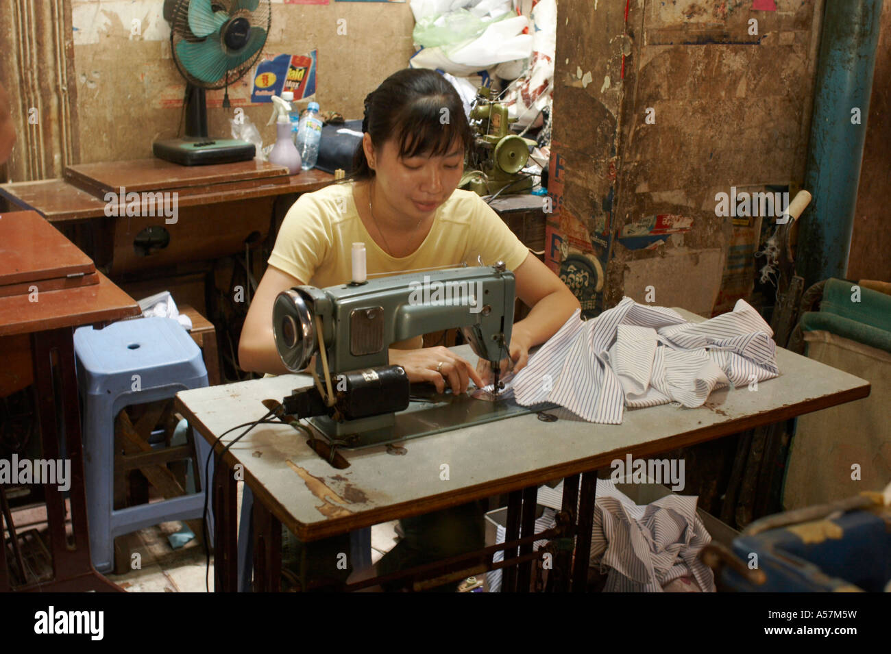 Sewing Machinist, Psar Chas Market, Cambodia Stock Photo Alamy