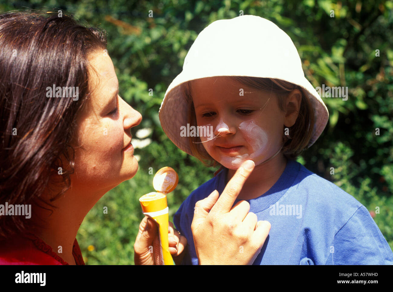 mother applying sun lotion to child Stock Photo Alamy