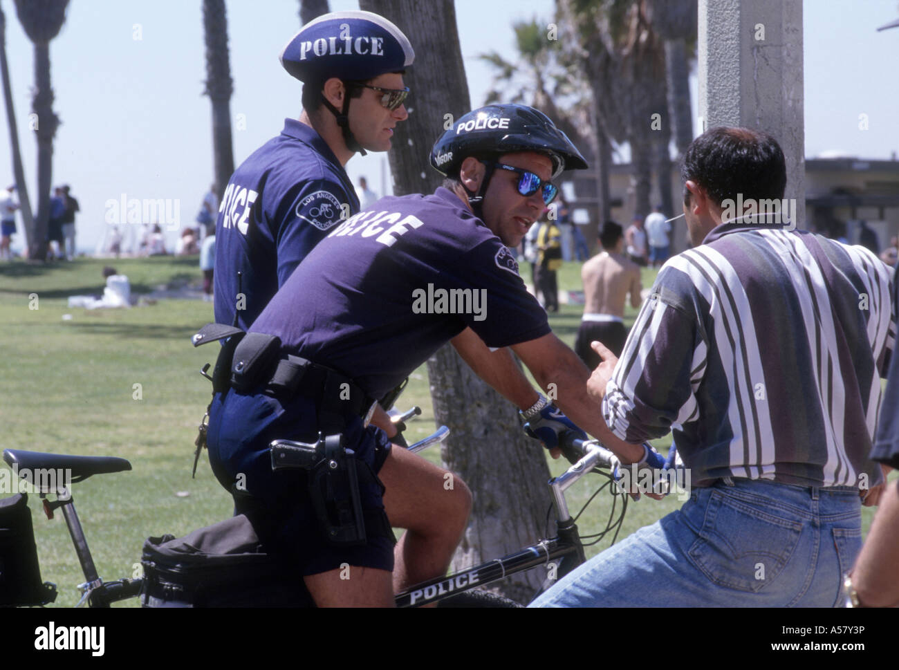 ha2053 4139 police cops duty venice beach california usa country