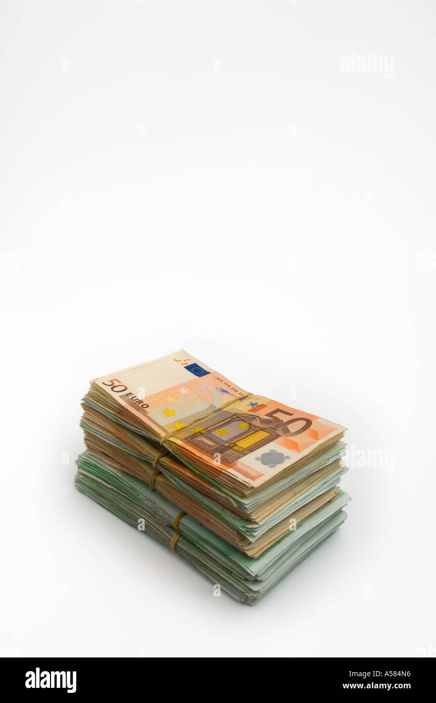 A pile of used 50 and 100 Euro banknotes Stock Photo - Alamy, image size:863x1390