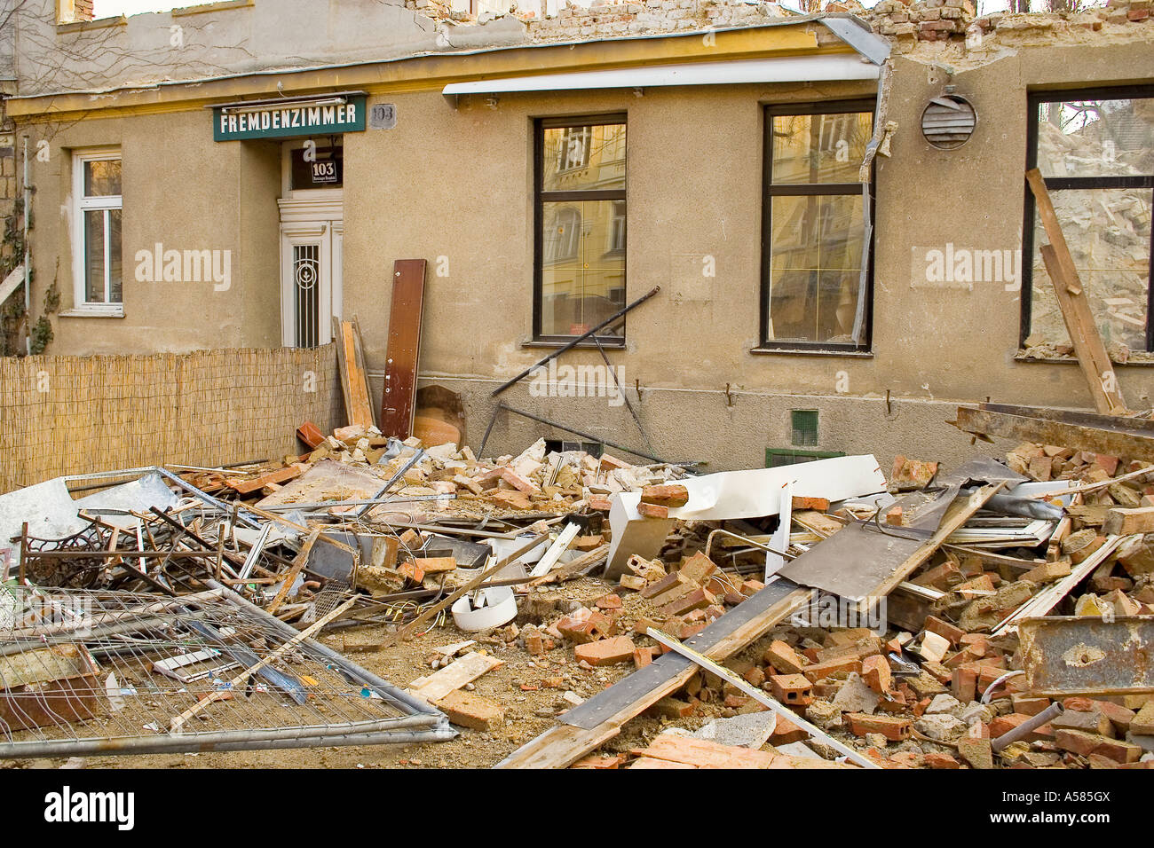 Torn down house hi-res stock photography and images - Alamy