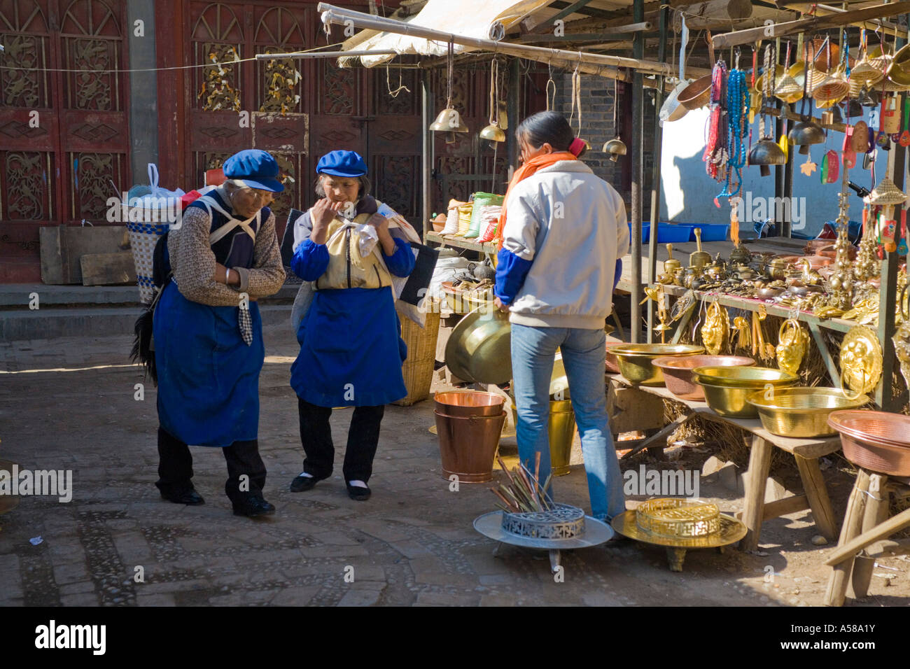 Traditional dress old town hi-res stock photography and images - Alamy