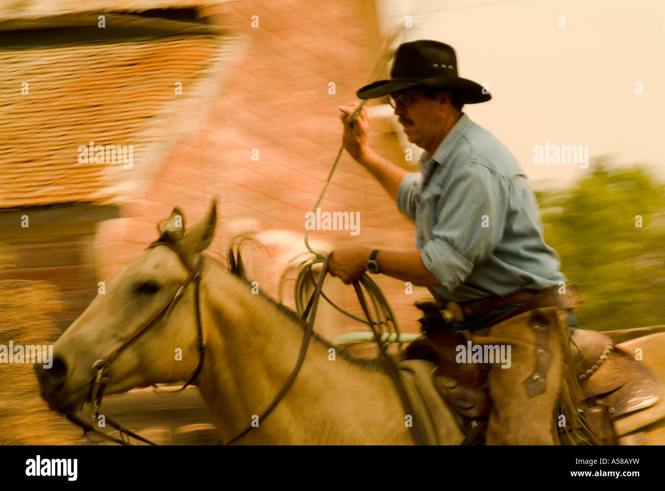 Lasso swinging hi-res stock photography and images - Alamy