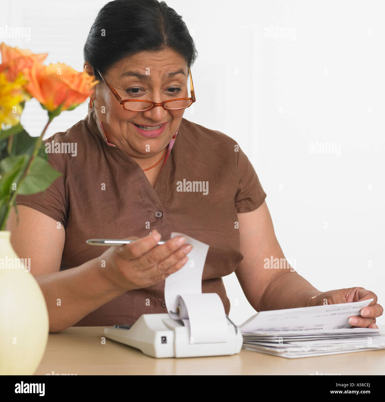 Senior hispanic woman hi-res stock photography and images - Alamy