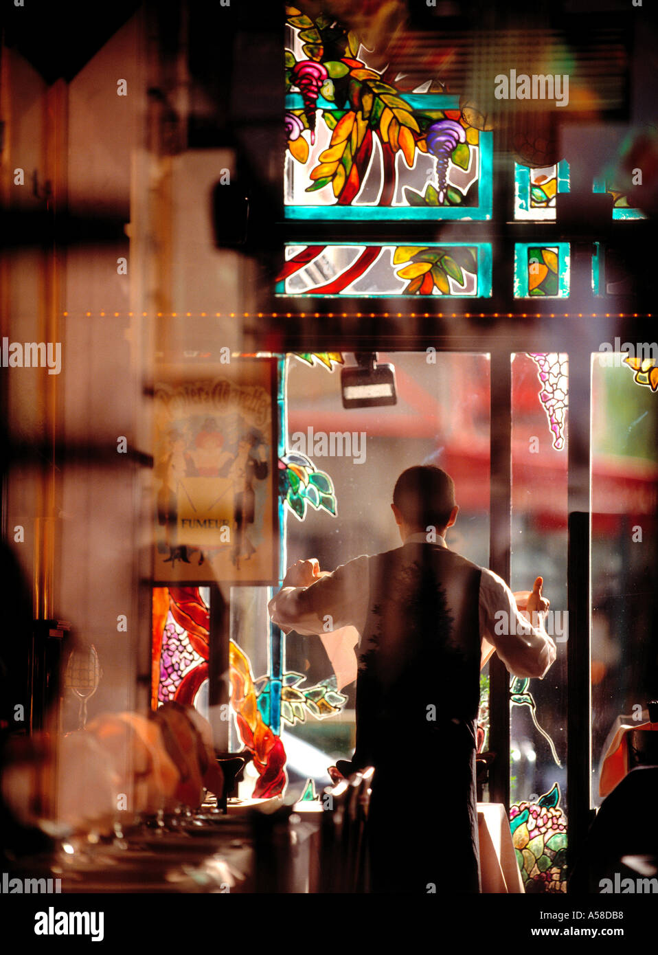 Paris cafes hi-res stock photography and images - Alamy