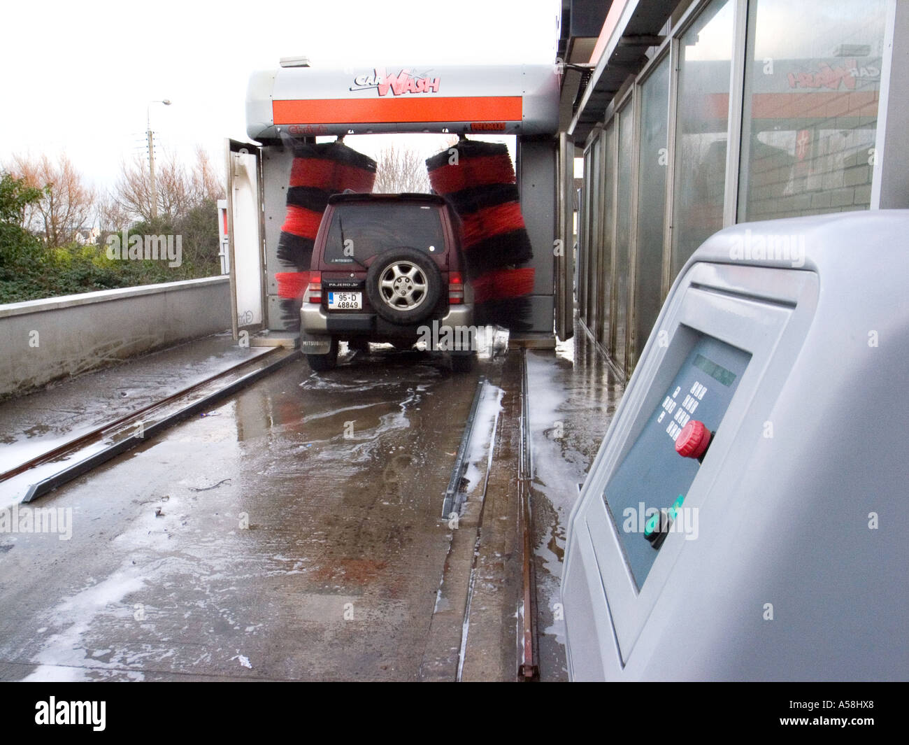 Car wash in ireland hires stock photography and images Alamy