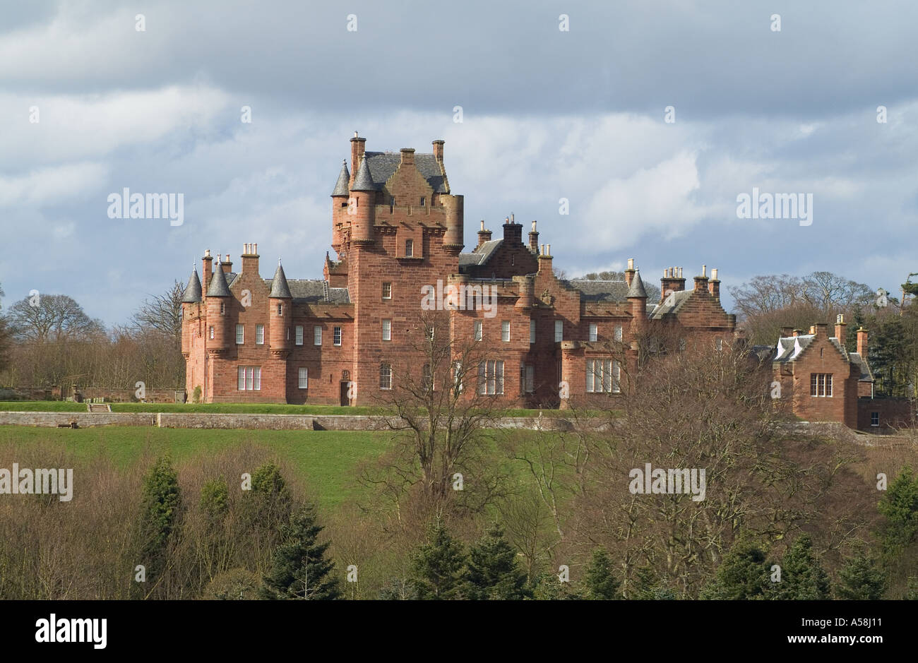 dh  AYTON BORDERS Scottish estate Ayton castle house country manor mansion scotland Stock Photo