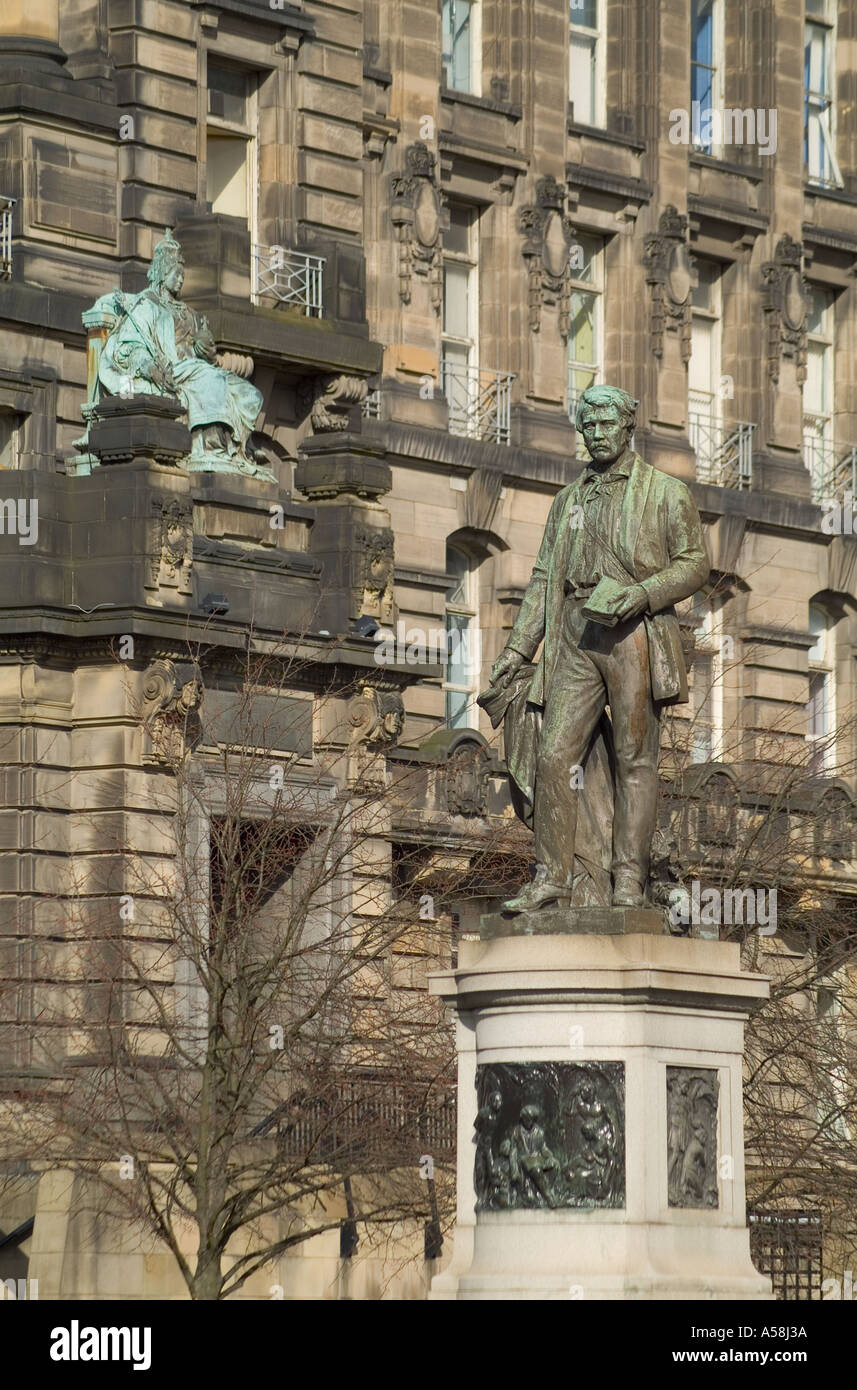 dh  CATHEDRAL SQUARE GLASGOW David Livingstone statue scotland scottish scots Stock Photo