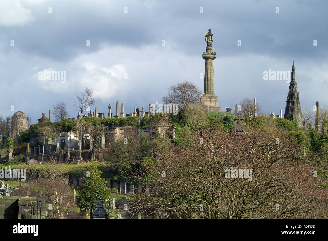 dh  CEMETERY GLASGOW Victorian graveyard monuments on skyline Stock Photo