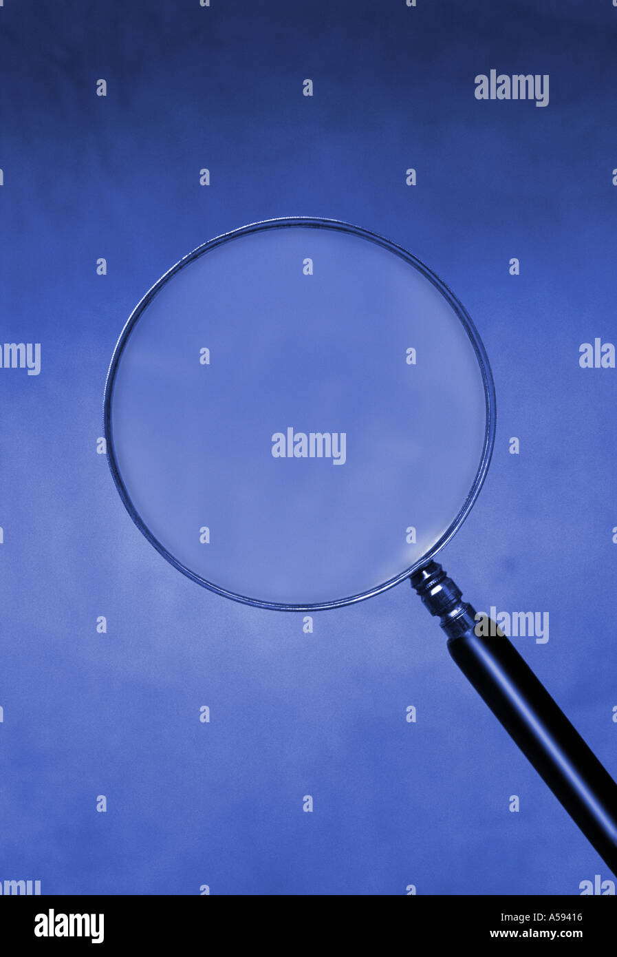 Detective looking clues magnifying glass hires stock photography and