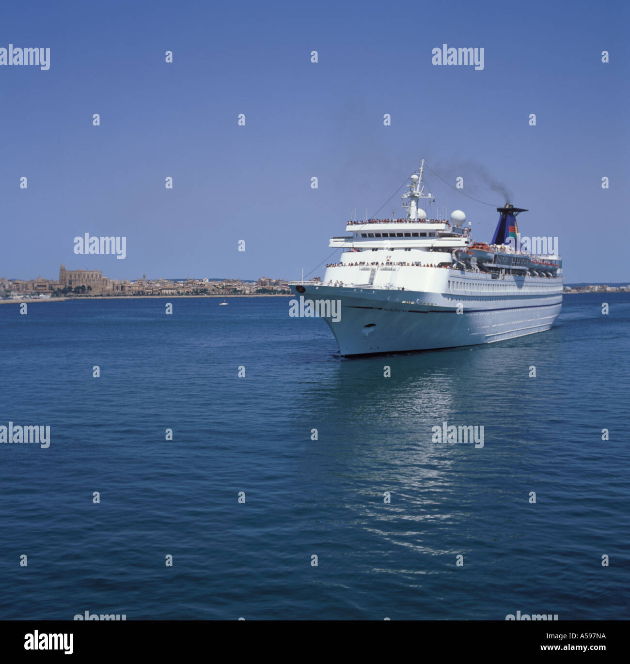 airtours sundream cruise ship