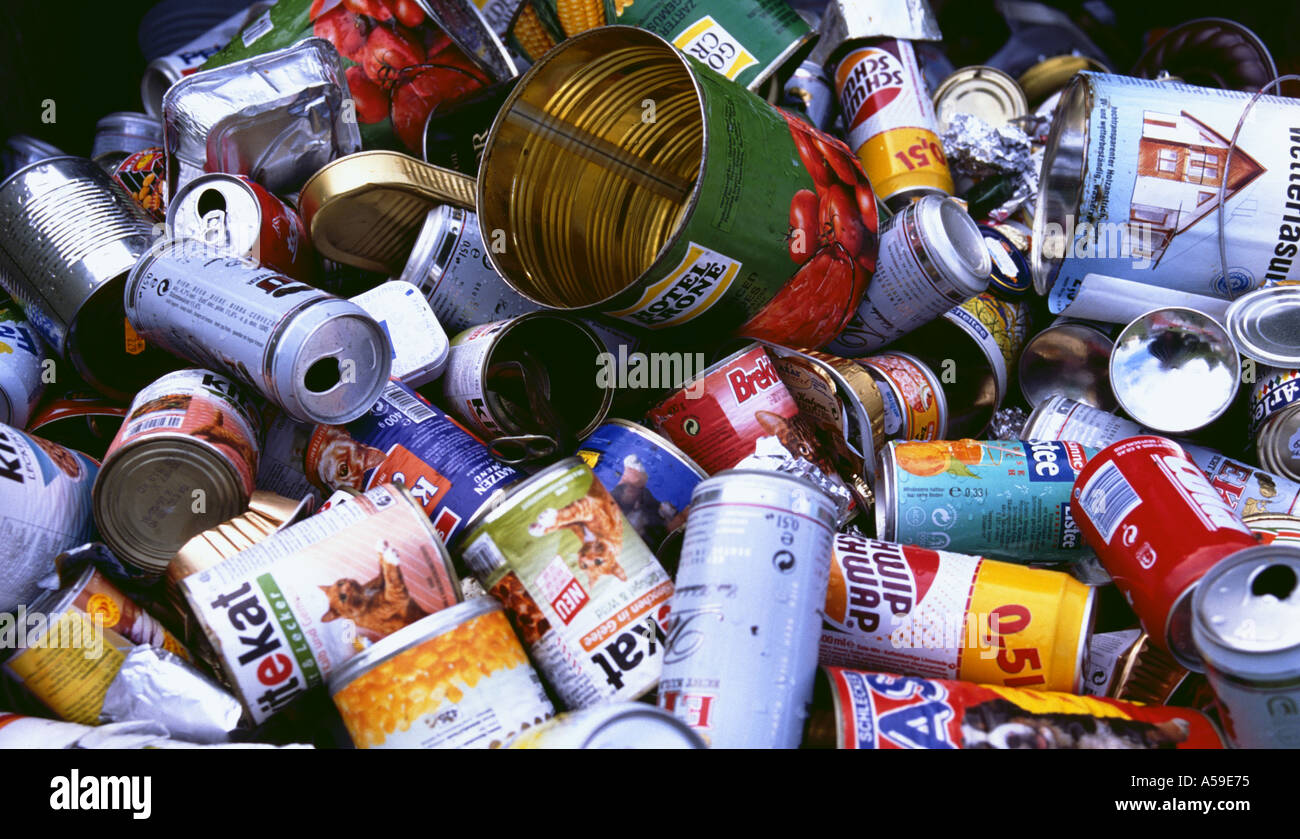 Dosen Getränkedosen Blechdosen Aluminium Weißblech Abfall Müll Pfand  recycling Stock Photo - Alamy