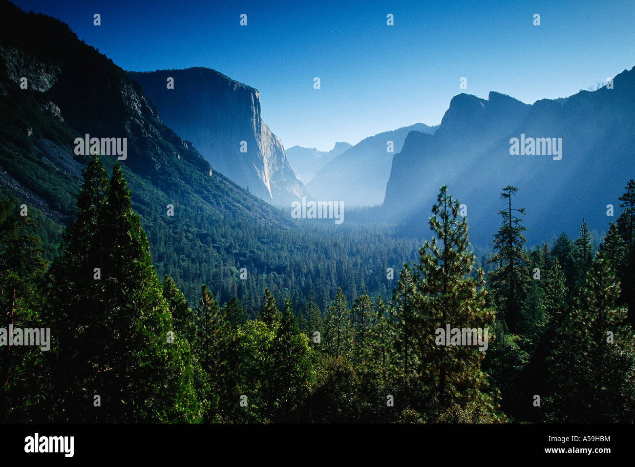 Yosemite overview hi-res stock photography and images - Alamy