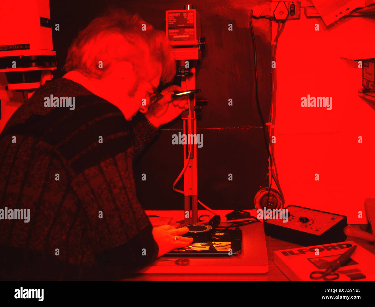 Red darkroom safelight hires stock photography and images Alamy
