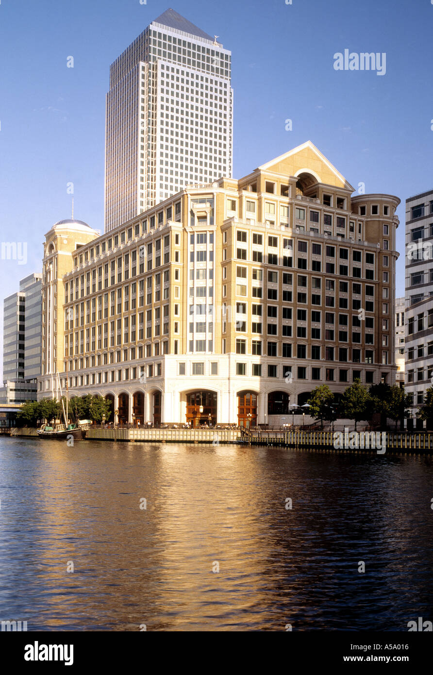 Canary wharf water sunset hi-res stock photography and images - Alamy