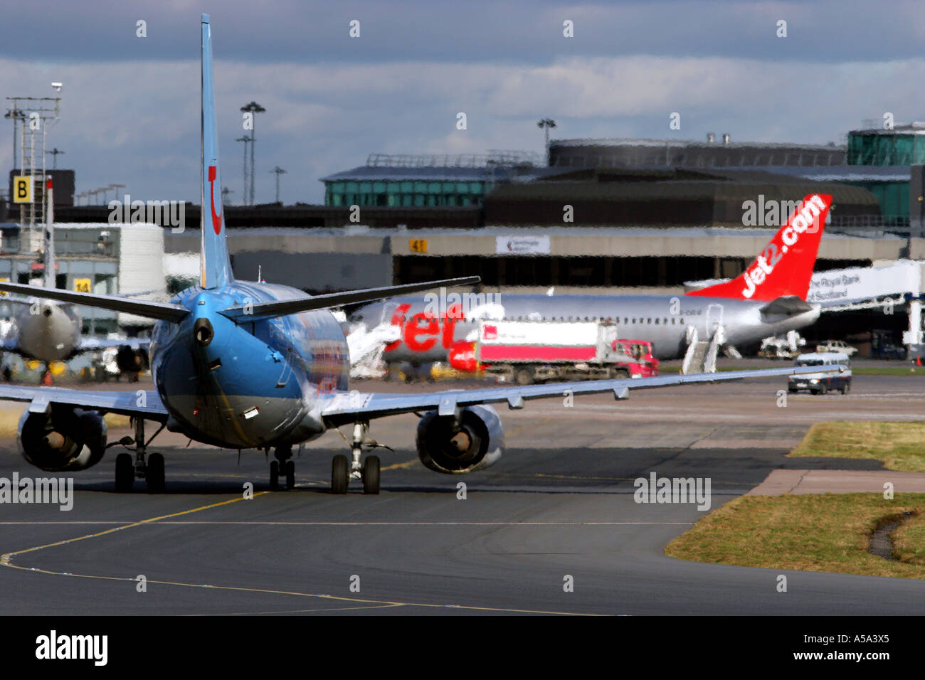 Terminal 2, manchester airport hires stock photography and images Alamy