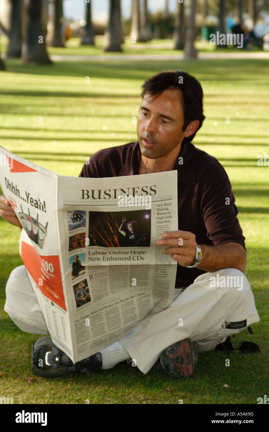 3120 Model released  Man reading newspaper Stock Photo