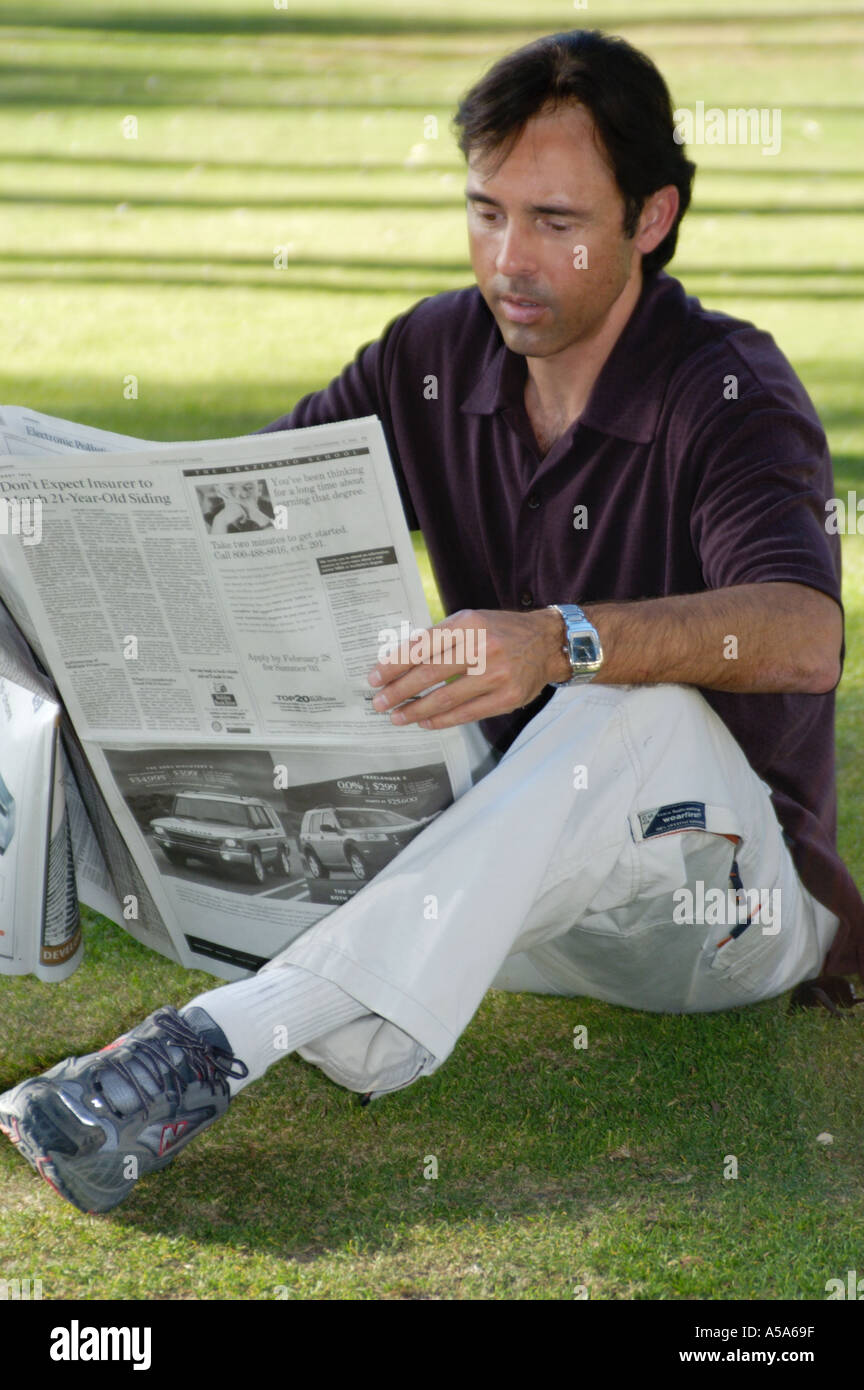 3120 Model released  Man reading newspaper Stock Photo