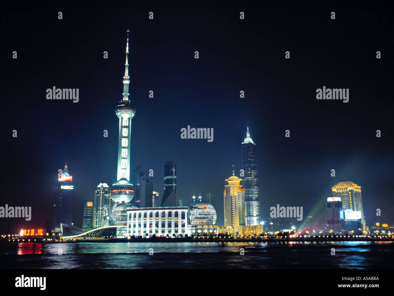 Night of shanghai hi-res stock photography and images - Alamy