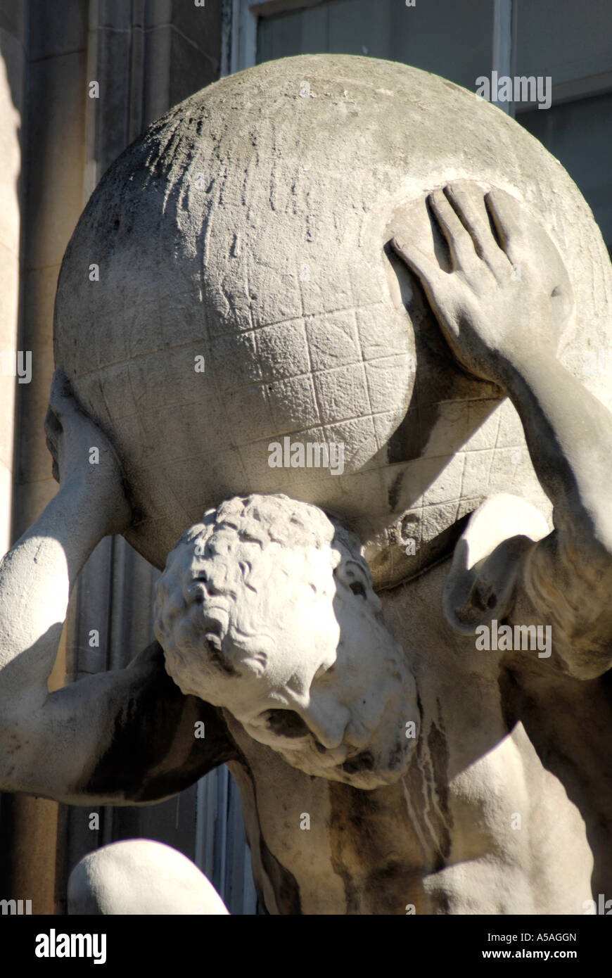 Atlas figure from Greek mythology on a building in the City of London ...