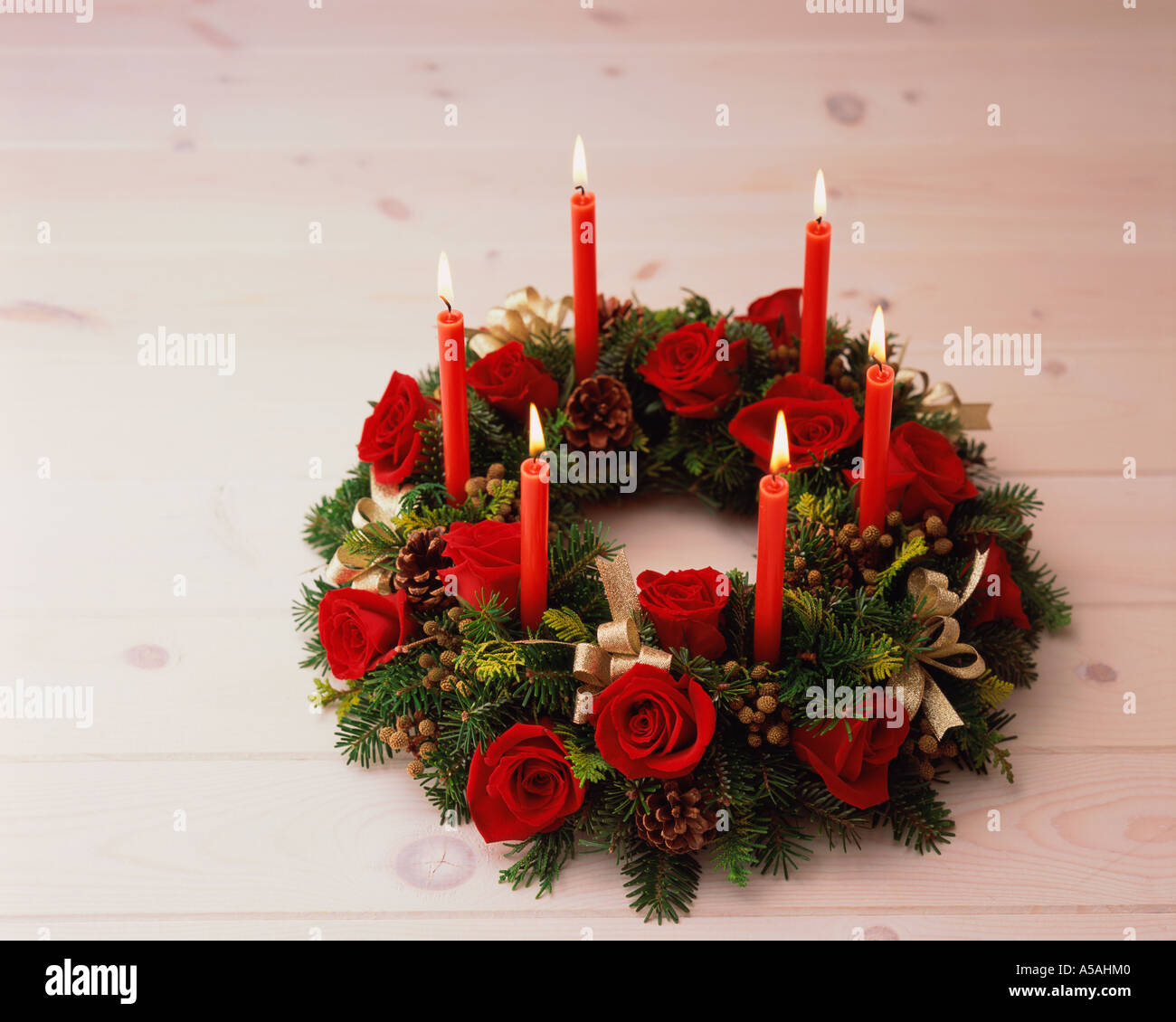 Red roses burning candles hi-res stock photography and images - Alamy