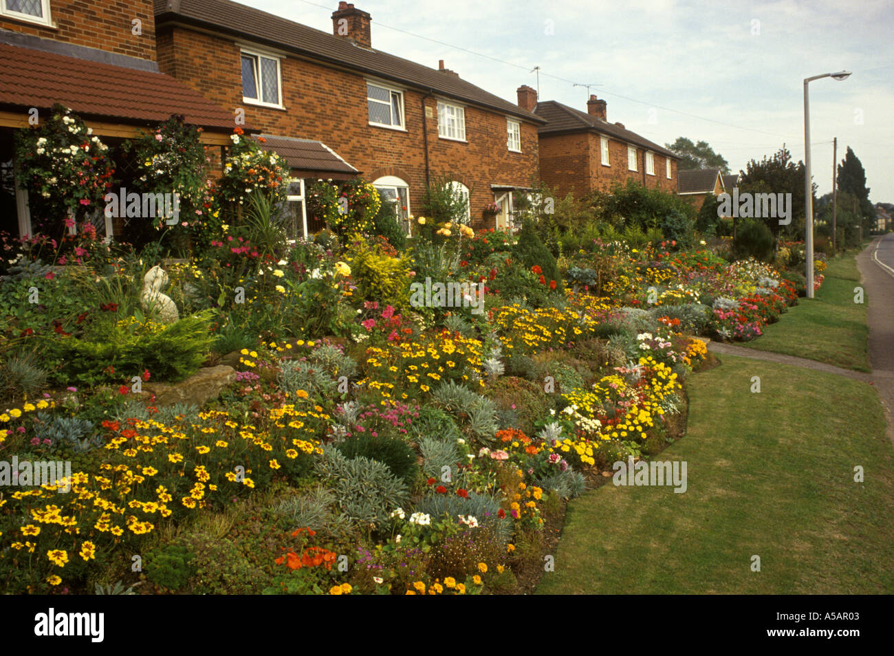 Communal garden neighbours hires stock photography and images Alamy