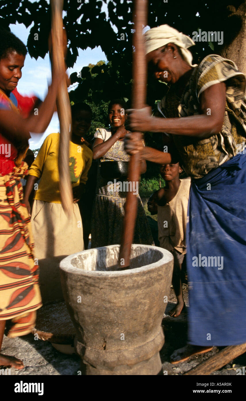 Women using mortar and pestle, Uganda, Africa Stock Photo