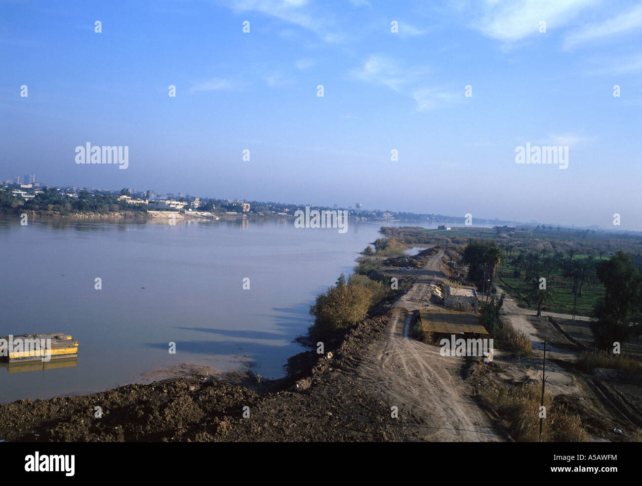 River tigris baghdad hi-res stock photography and images - Alamy