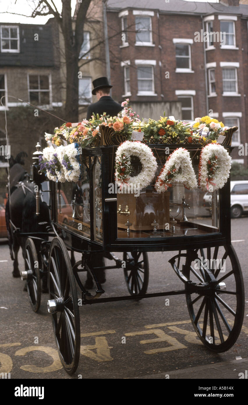 Funeral horse flowers hires stock photography and images Alamy