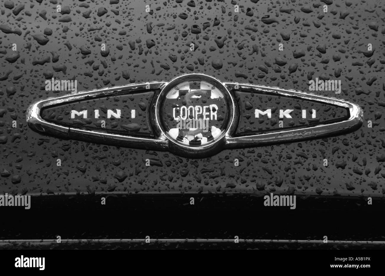 Mini cooper logo hi-res stock photography and images - Alamy