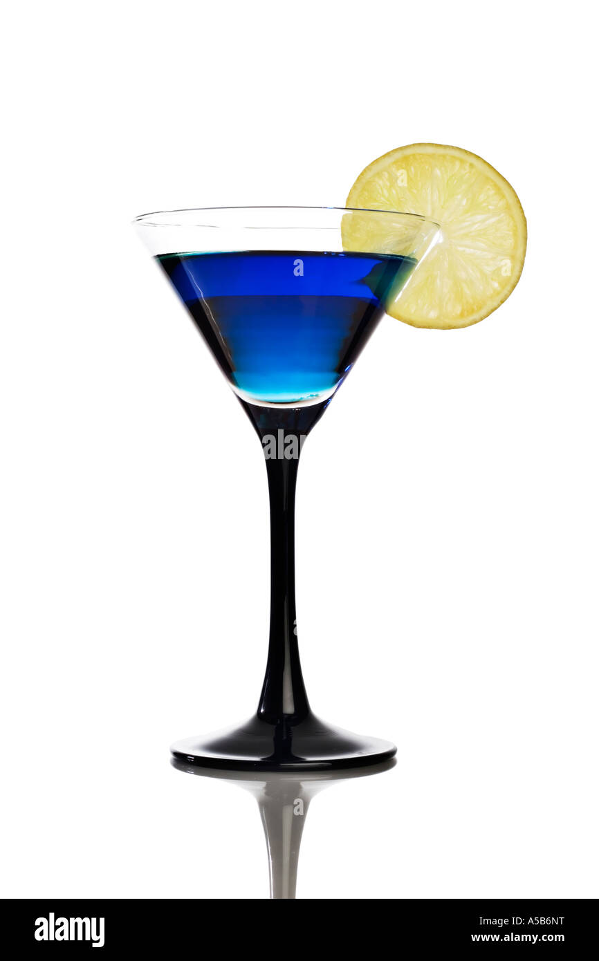 Blue cocktail with lemon slice Stock Photo - Alamy