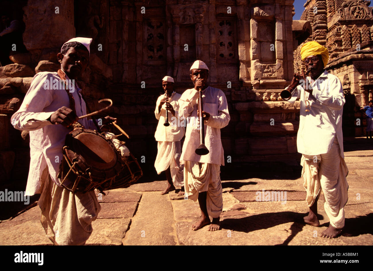 Hindu ritual amid the ruins of 8th century Chalukya monuments in Pattadakal, also spelled Paṭṭadakallu in Karnataka state India Stock Photo