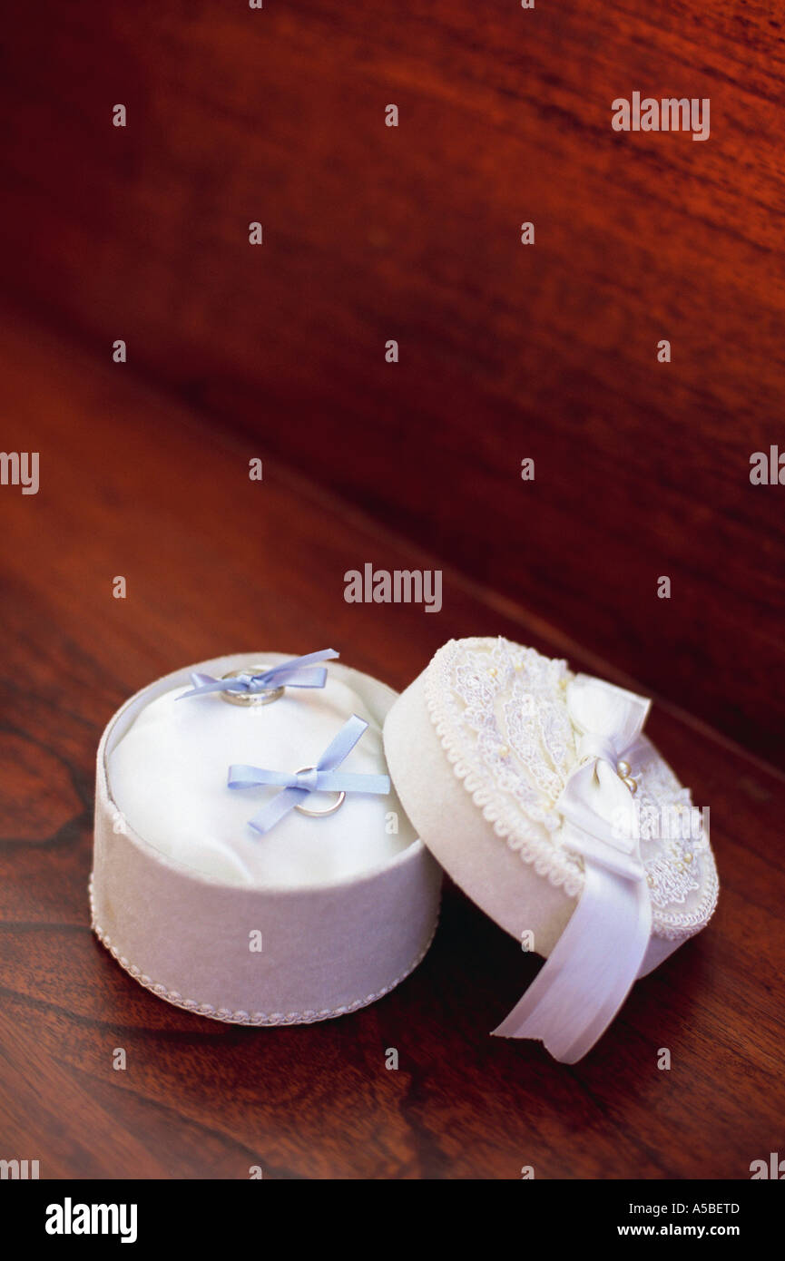 Wedding rings in a box Stock Photo Alamy