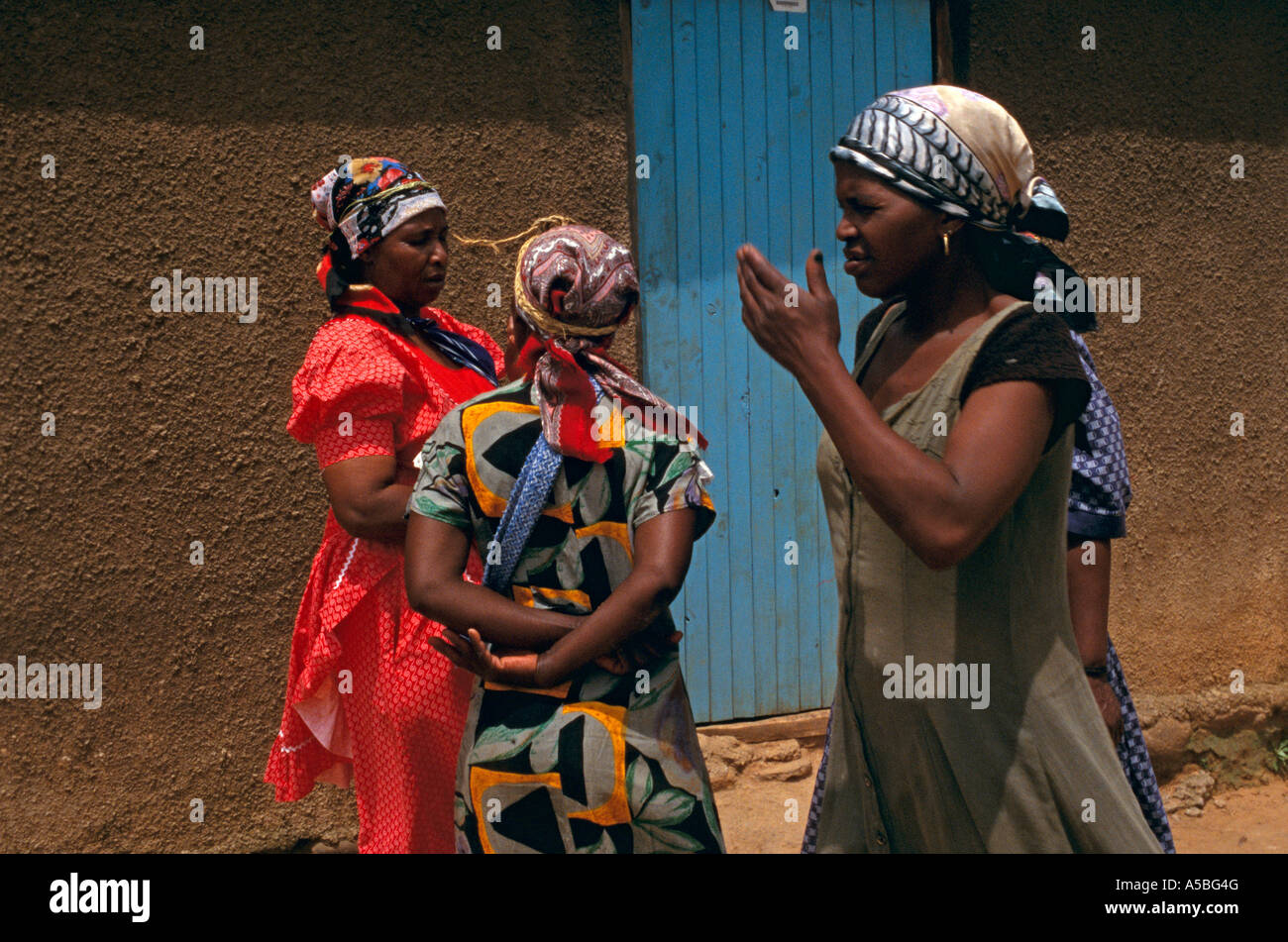 African tribal women hi-res stock photography and images - Alamy