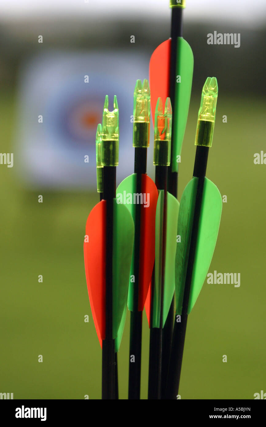 group of arrows infront of target Stock Photo - Alamy