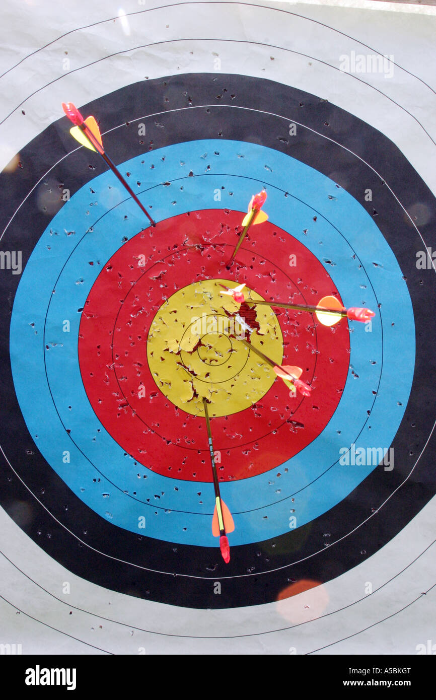Arrows in an Archery target Stock Photo Alamy