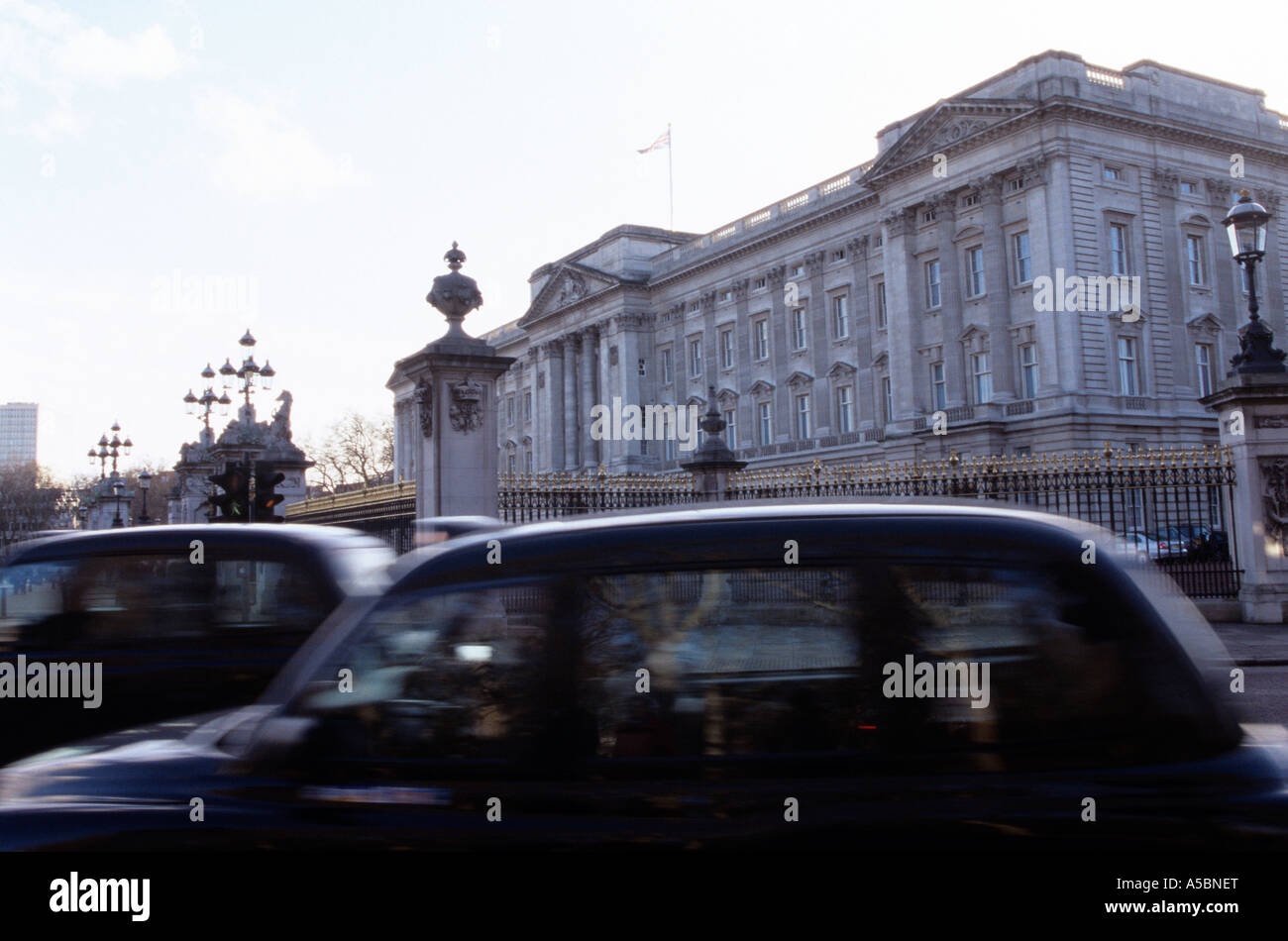 A scene outside the Buckingham Palace United Kingdom Stock Photo - Alamy