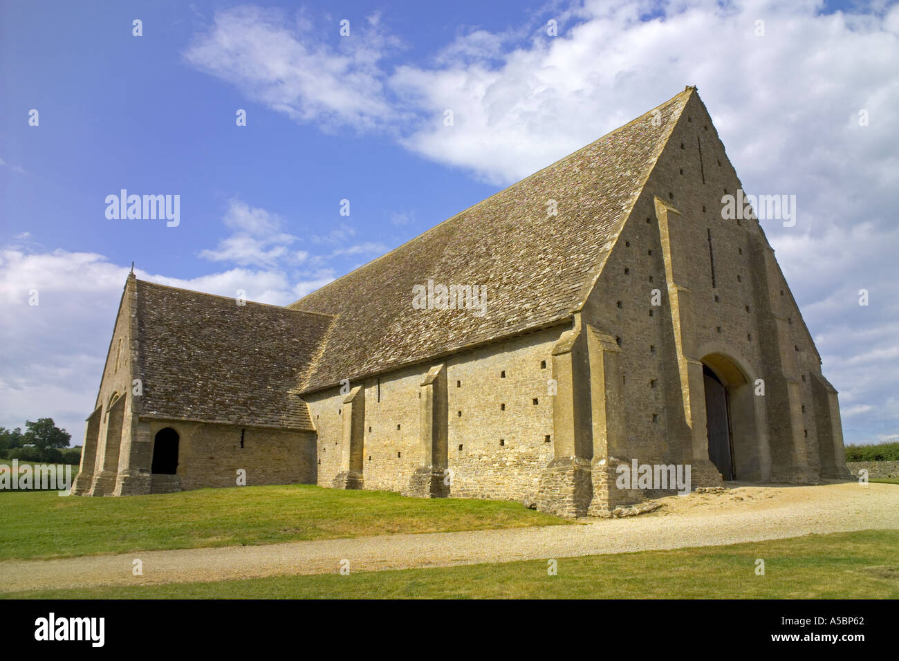 Great Coxwell 14th century medieval tithe or monastic grange storage barn near Faringdon Oxfordshire England UK JMH0436 Stock Photo